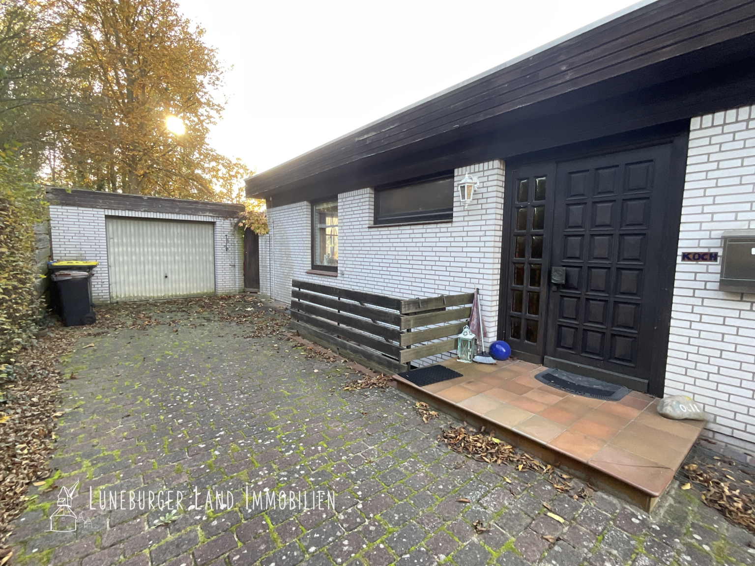 Eingang und Garage