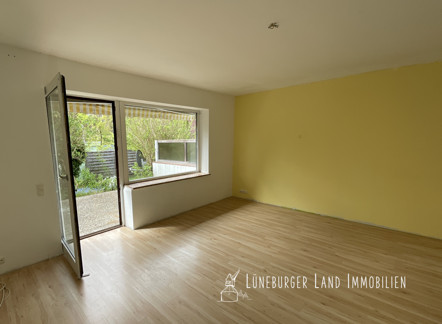 Wohnzimmer EG neu