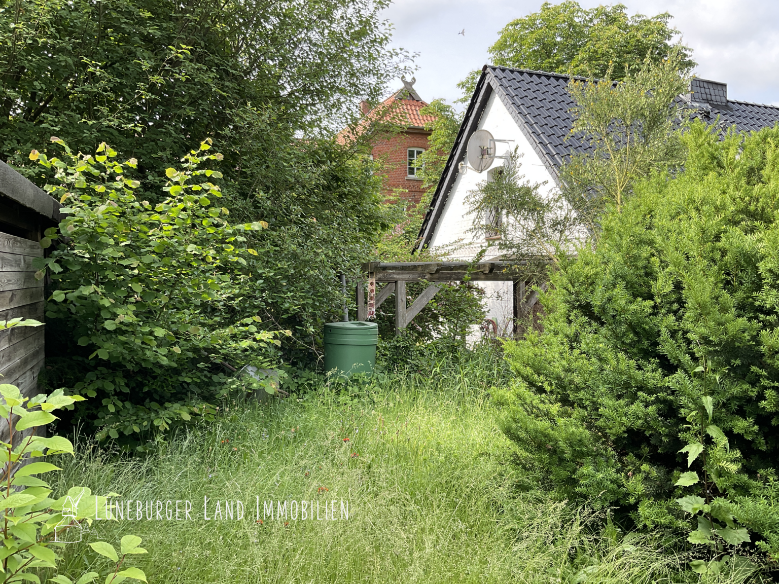 Eingewachsener Garten
